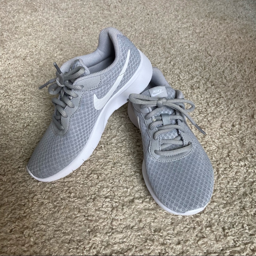 Nike Kids Tanjun Shoes 2Y Like New